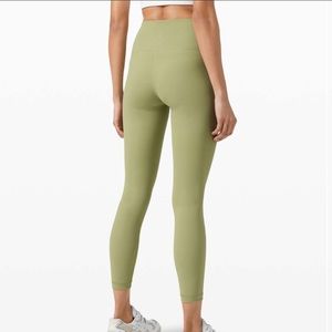 Lululemon Wunder Under leggings size 6